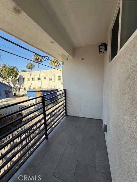 Detail Gallery Image 18 of 32 For 1130 Browning, Los Angeles,  CA 90037 - 3 Beds | 3/1 Baths