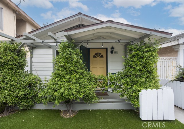 1012 Temple Ave, Long Beach CA: https://media.crmls.org/medias/984f8071-1fec-468c-9f3a-75ef2843b886.jpg