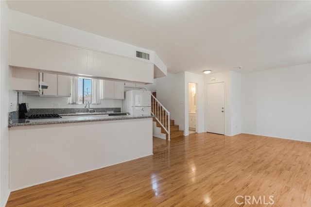 Detail Gallery Image 5 of 22 For 1129 Linden Ave #5,  Glendale,  CA 91201 - 2 Beds | 1/1 Baths