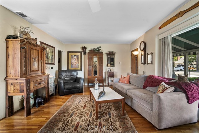 132 N Jewell Place, Orange CA: https://media.crmls.org/medias/9851179d-f9cc-4602-925c-96131c0a15ed.jpg
