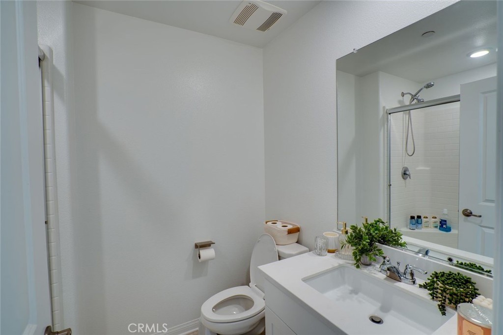 https://media.crmls.org/medias/9851ecba-b0b2-4ce2-9c9e-8e08f4546925.jpg?preset=X-Large