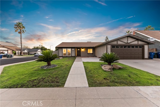 Detail Gallery Image 1 of 29 For 680 Fordham Ave, Clovis,  CA 93611 - 4 Beds | 2 Baths