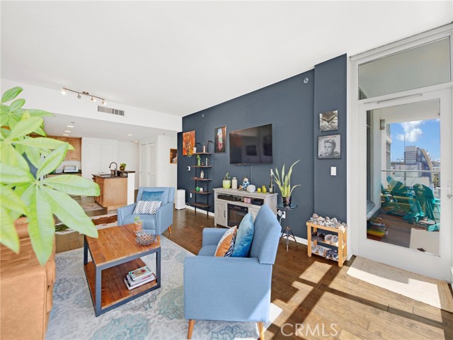 Detail Gallery Image 6 of 52 For 411 W Seaside Way #405,  Long Beach,  CA 90802 - 2 Beds | 2 Baths