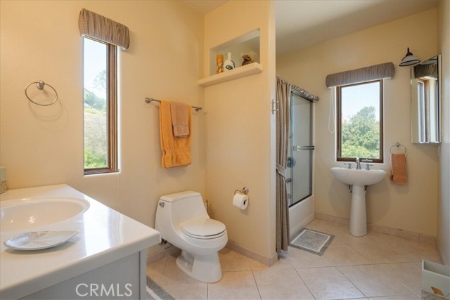 1917 Santa Margarita Drive, Fallbrook CA: https://media.crmls.org/medias/9853e2bd-5086-48dc-9dbf-6a68d5c88737.jpg