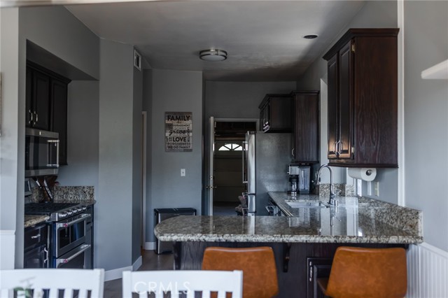 Detail Gallery Image 8 of 29 For 28724 Magnolia Way, Saugus,  CA 91390 - 3 Beds | 2/1 Baths