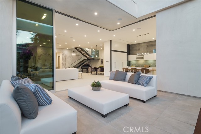 627 N Vista Street, Los Angeles CA: https://media.crmls.org/medias/9854c50d-1f6c-4a4d-b92f-e9f11a556d81.jpg