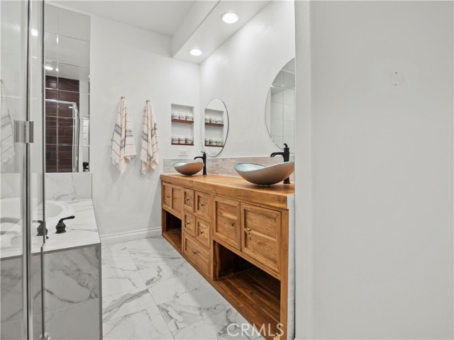 Detail Gallery Image 27 of 50 For 24812 Avignon Dr, Valencia,  CA 91355 - 2 Beds | 3 Baths