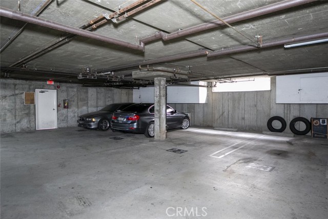 620 N 6th Street, Burbank CA: https://media.crmls.org/medias/9855df4b-06e3-47c1-867e-7cdc0209f520.jpg