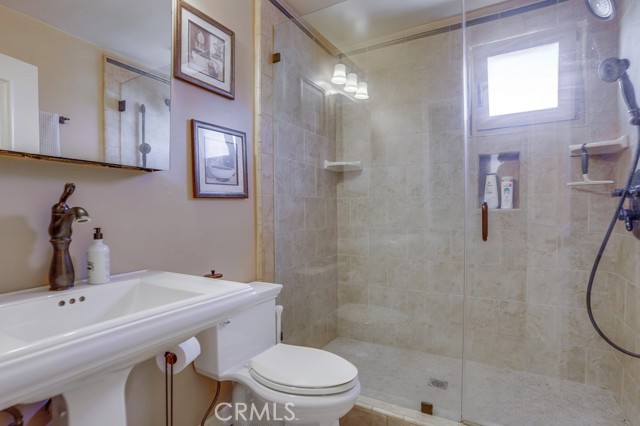 Detail Gallery Image 25 of 39 For 4574 W 163rd St, Lawndale,  CA 90260 - 3 Beds | 2 Baths