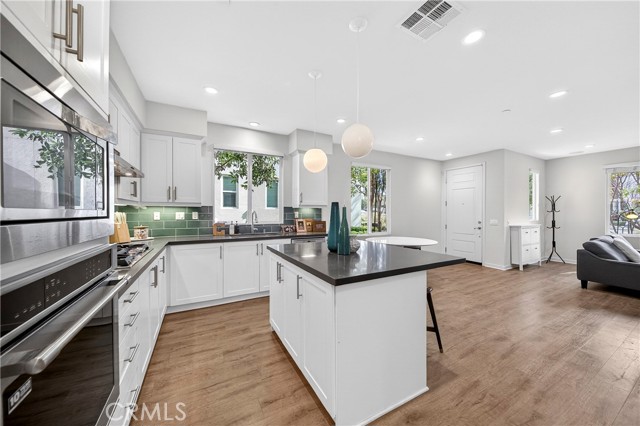 335 Magnet, Irvine CA: https://media.crmls.org/medias/98568d48-0392-4464-b460-2ee8b23ad7ae.jpg