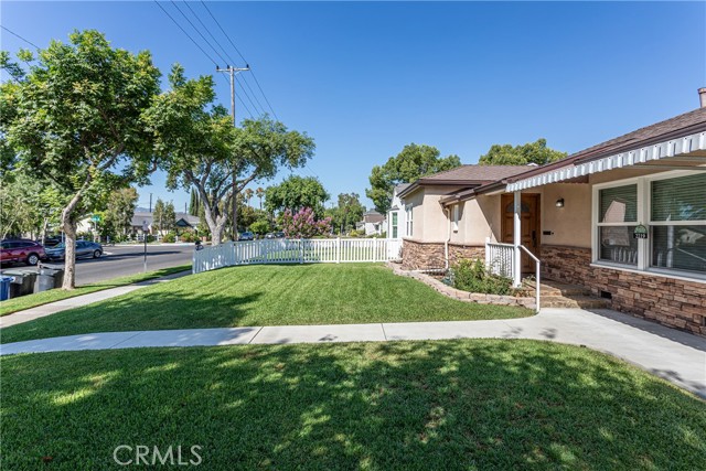 2219 W Clark Avenue, Burbank CA: https://media.crmls.org/medias/985760ca-f790-485b-985d-43cad1e1eae4.jpg