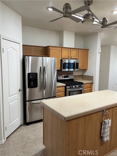 Detail Gallery Image 14 of 33 For 19120 Elena Dr, Lake Elsinore,  CA 92530 - 4 Beds | 3 Baths