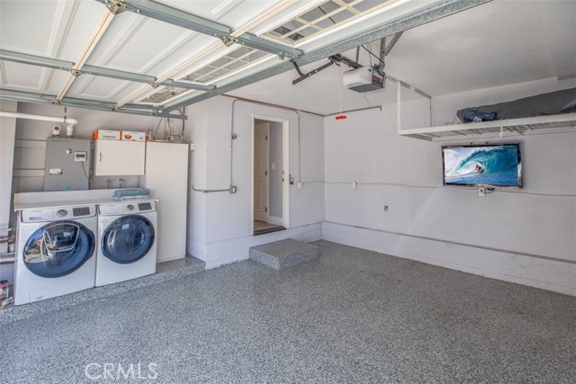 7892 Southwind Circle, Huntington Beach CA: https://media.crmls.org/medias/98589792-473a-4f8a-9dc8-ea7d52136d27.jpg