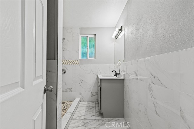 6225 Beard Street, Highland Park CA: https://media.crmls.org/medias/98597523-1160-45e2-907d-9f71eceac93b.jpg