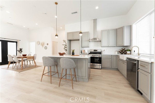 5745 Kitchen & Dining