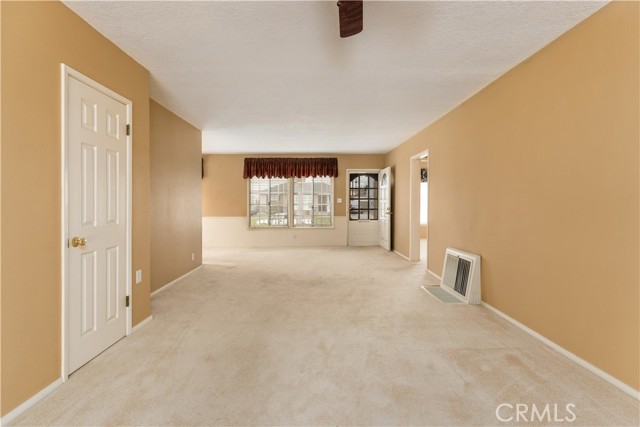 5939 Greentop Street, Lakewood CA: https://media.crmls.org/medias/985a0f6b-6928-4409-a84b-ef280c1f184f.jpg