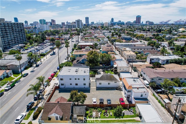 1121 Pacific Avenue, Long Beach CA: https://media.crmls.org/medias/985af1da-7225-49a1-8f00-ea0f8e60334c.jpg