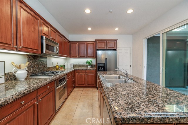 72 Orange Blossom, Ladera Ranch CA: https://media.crmls.org/medias/985af9f0-aa58-4f81-8e29-21d9dd18aab1.jpg