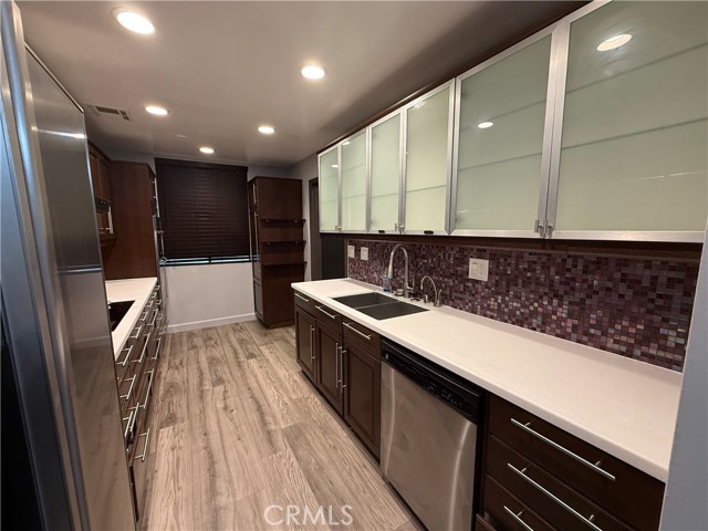 Detail Gallery Image 10 of 33 For 4200 via Arbolada #120,  Los Angeles,  CA 90042 - 2 Beds | 2 Baths