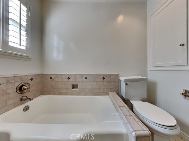 Detail Gallery Image 17 of 23 For 3662 Yorkshire Rd, Pasadena,  CA 91107 - 3 Beds | 2 Baths