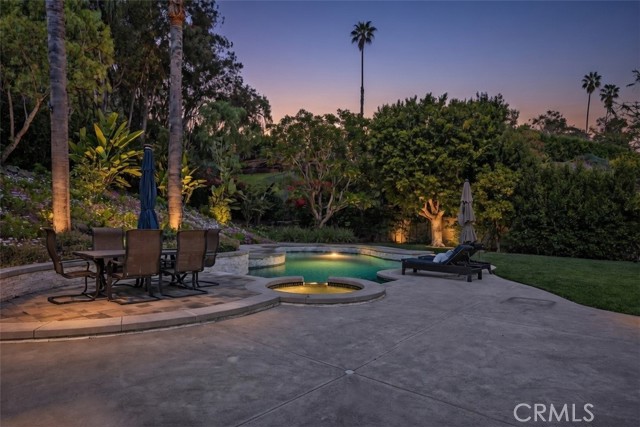 27215 Stagewood Court, Laguna Hills CA: https://media.crmls.org/medias/985b6683-3e3c-475e-9293-520ebdb18b00.jpg