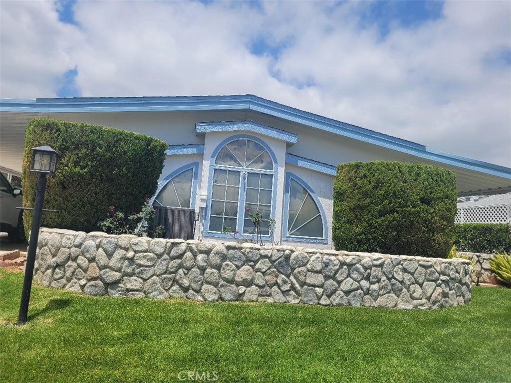 https://media.crmls.org/medias/985be281-925f-4823-872f-78a3a0216565.jpg?preset=X-Large