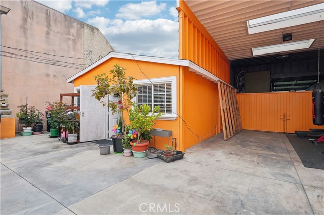 10240 Atlantic Avenue, South Gate CA: https://media.crmls.org/medias/985c88e7-91af-437d-a3b4-44fd2d288f00.jpg