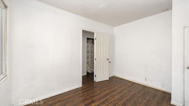 533 E Fredricks Street, Barstow CA: https://media.crmls.org/medias/985cec5d-1a00-4c3d-83be-cbc01d4a3528.jpg