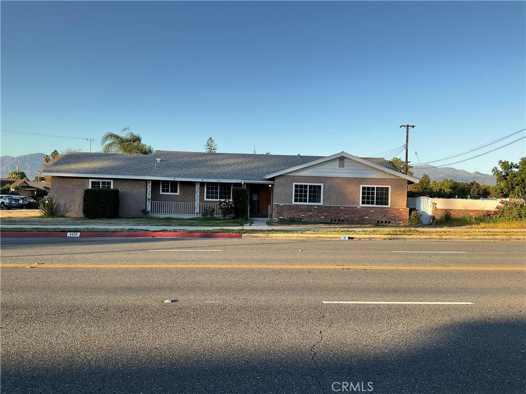 1429 E Merced Avenue