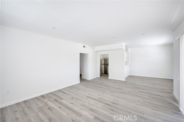 Detail Gallery Image 5 of 14 For 14526 Hartland St #308,  Van Nuys,  CA 91405 - 1 Beds | 1 Baths