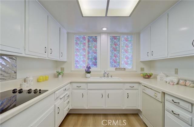 Detail Gallery Image 12 of 32 For 389 Avenida Castilla #Q,  Laguna Woods,  CA 92637 - 2 Beds | 2 Baths