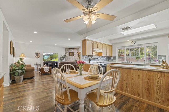 Detail Gallery Image 16 of 57 For 26817 Oak Branch Cir, Newhall,  CA 91321 - 2 Beds | 2 Baths