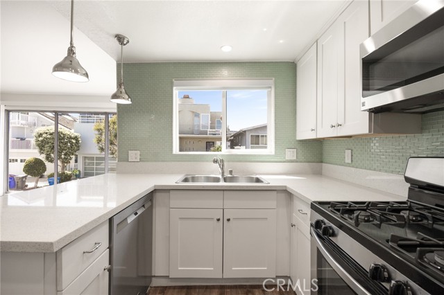 413 21st Street, Manhattan Beach CA: https://media.crmls.org/medias/9860ea5d-e4cf-4e53-9e7d-6685fe636d07.jpg