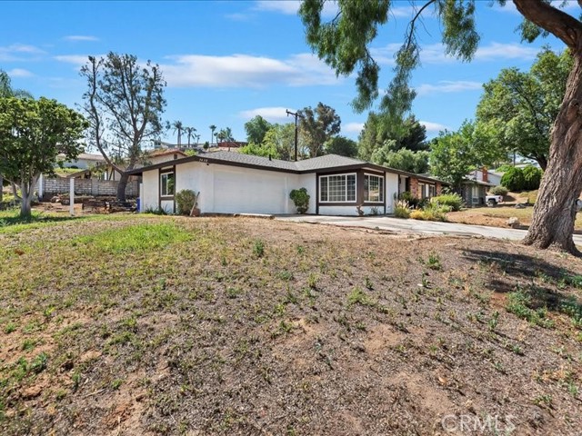 5430 Avenue Juan Bautista, Jurupa Valley CA: https://media.crmls.org/medias/9861103e-6cda-4e93-bad6-dbf9d00ba43c.jpg