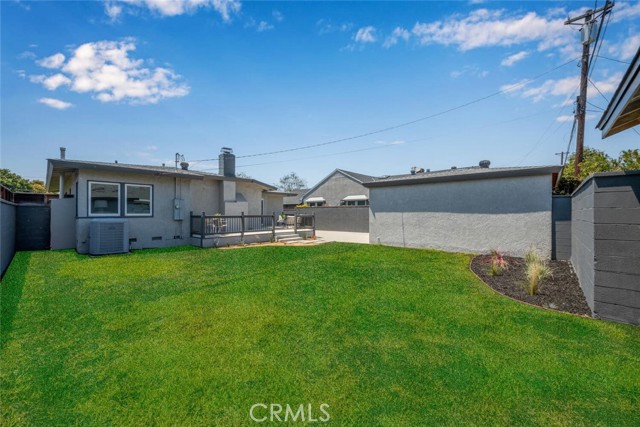 2312 Iroquois Avenue, Long Beach CA: https://media.crmls.org/medias/98614c55-934c-4fe1-8b80-9644f2f639c6.jpg