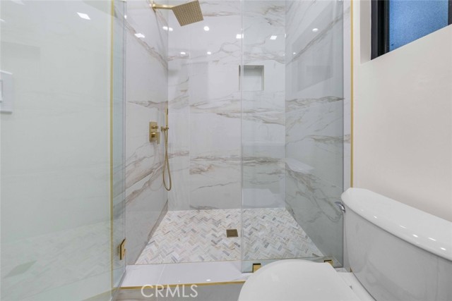 Detail Gallery Image 10 of 17 For 1324 Winchester Ave a,  Glendale,  CA 91201 - 2 Beds | 2 Baths