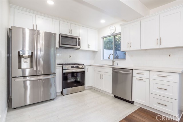 Detail Gallery Image 2 of 34 For 10125 De Soto #45,  Chatsworth,  CA 91311 - 3 Beds | 3 Baths