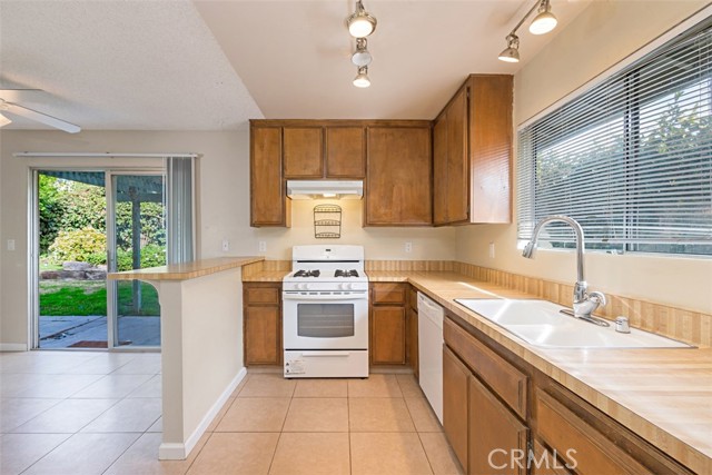 27041 Avenida Las Palmas #B, Dana Point CA: https://media.crmls.org/medias/9862820c-4370-416a-856e-ef5737d9ebe4.jpg