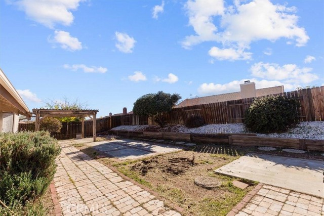 Detail Gallery Image 9 of 37 For 13511 Mountain Drive, Hesperia,  CA 92344 - 4 Beds | 2 Baths