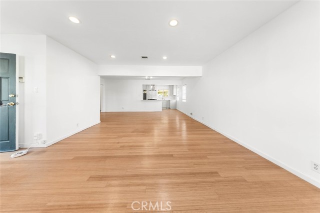 Detail Gallery Image 7 of 52 For 19148 Saticoy St, Reseda,  CA 91335 - 3 Beds | 2 Baths