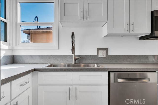 Detail Gallery Image 12 of 29 For 6630 Mclennan, Lake Balboa,  CA 91406 - 3 Beds | 2 Baths