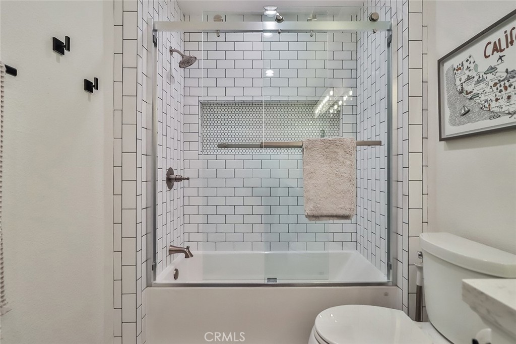 https://media.crmls.org/medias/98672b4b-35b0-4524-b36e-50b7e8e8815a.jpg?preset=X-Large