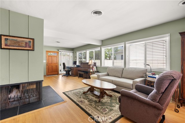 308 Flower Street, Costa Mesa CA: https://media.crmls.org/medias/986799d4-9ed5-41c9-b824-94d82f0cbbe3.jpg