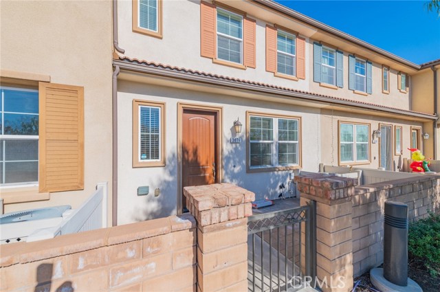 Detail Gallery Image 3 of 42 For 3076 E via Rosso, Ontario,  CA 91764 - 3 Beds | 2 Baths