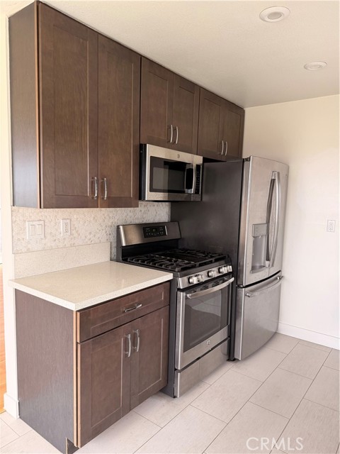 Detail Gallery Image 8 of 31 For 418 #a E Oceanfront, Newport Beach,  CA 92661 - 3 Beds | 2 Baths