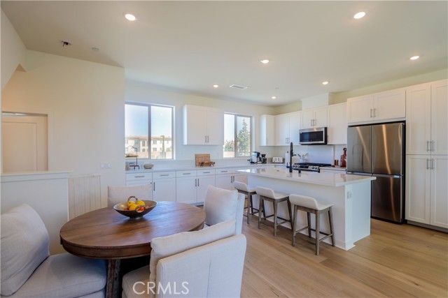 Detail Gallery Image 3 of 13 For 1571 Lima Way #2,  Placentia,  CA 92870 - 2 Beds | 2/1 Baths