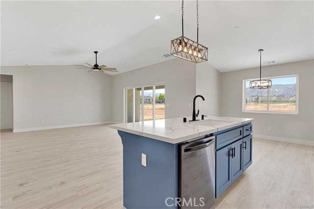 Detail Gallery Image 18 of 41 For 22562 Houston St, Apple Valley,  CA 92308 - 4 Beds | 2 Baths