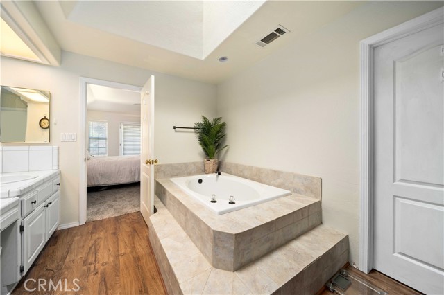 Detail Gallery Image 18 of 29 For 13808 via La Madera, Bakersfield,  CA 93314 - 4 Beds | 2 Baths