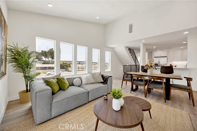 Front Image Thumbnail for CRSR25218676