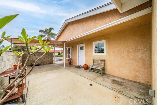 Detail Gallery Image 3 of 24 For 9611 Albacore Dr, Huntington Beach,  CA 92646 - 4 Beds | 2 Baths